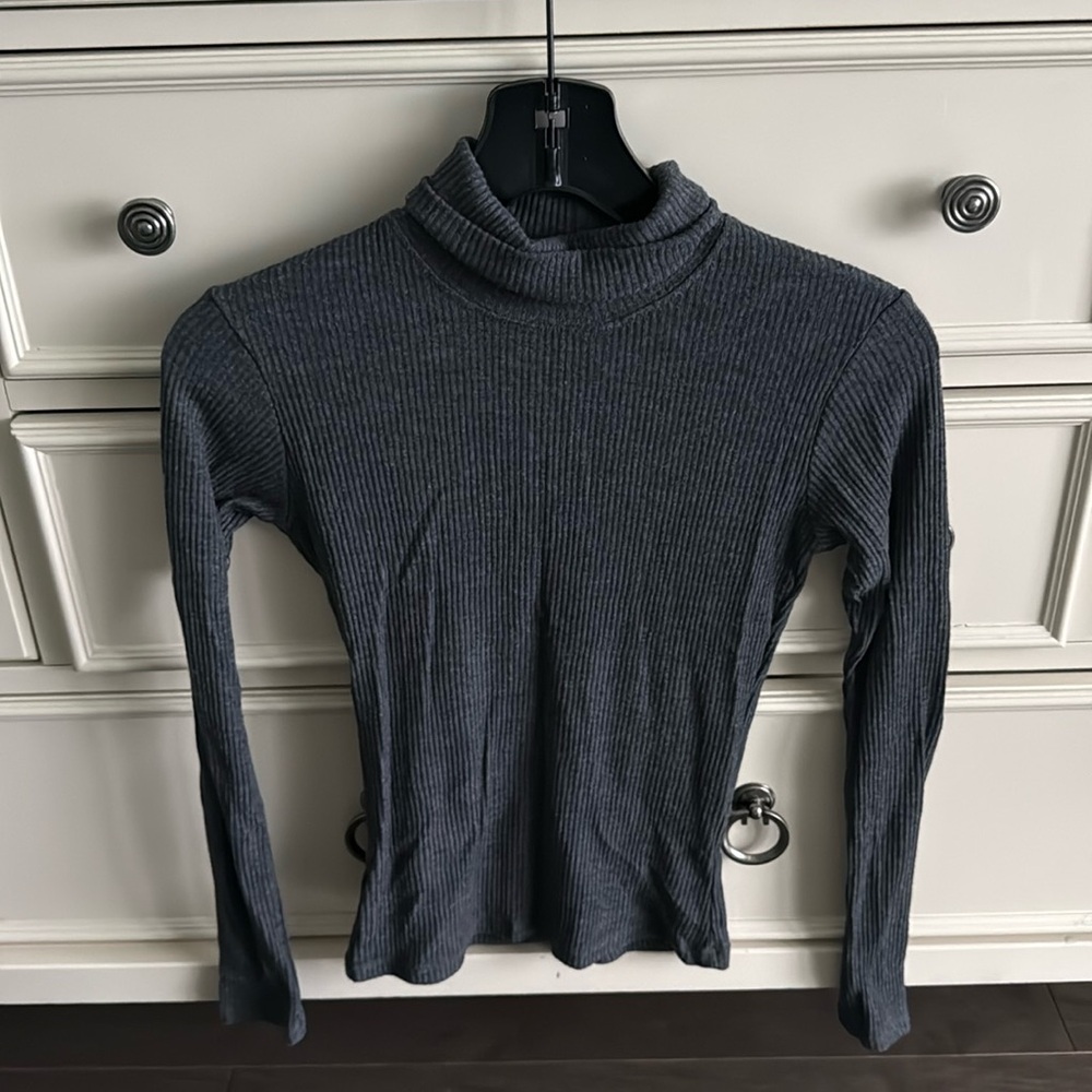 John galt / brandy melville gray turtleneck